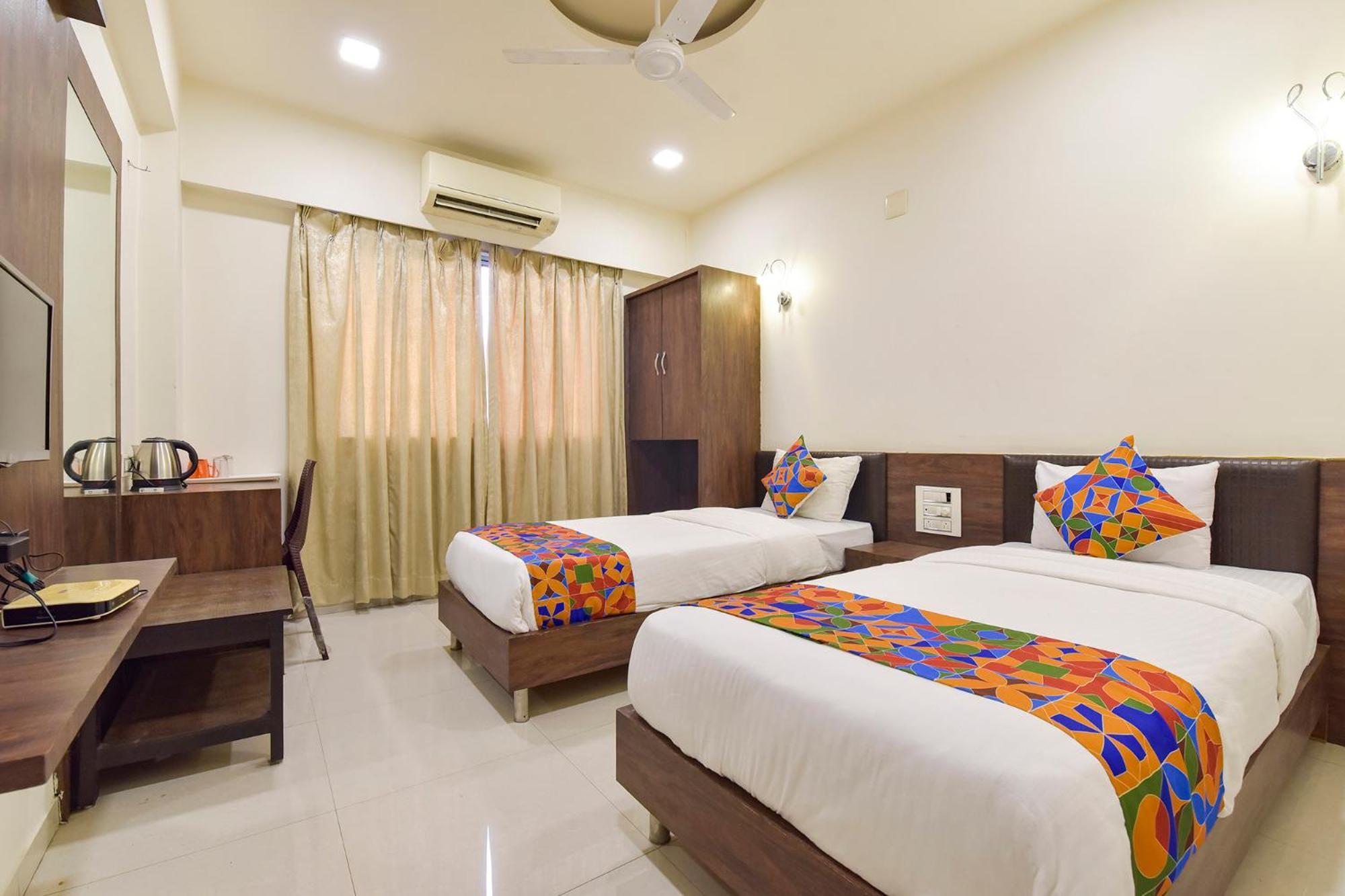 Fabhotel A1 Plaza Ahmedabad Exteriör bild