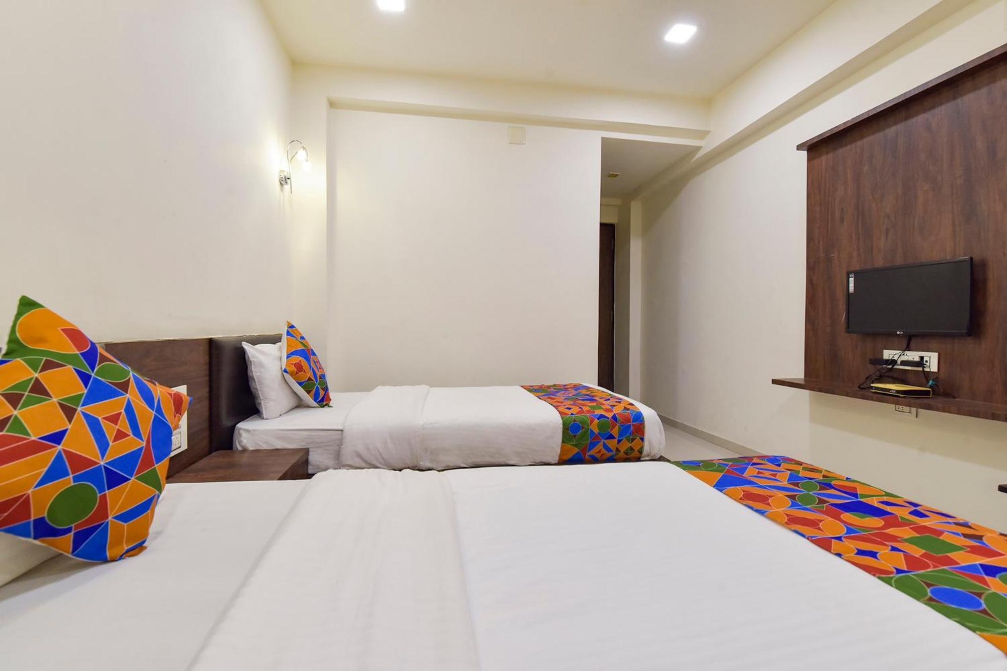 Fabhotel A1 Plaza Ahmedabad Exteriör bild