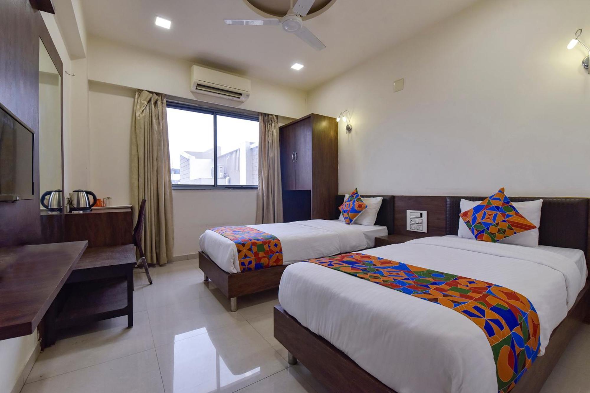 Fabhotel A1 Plaza Ahmedabad Exteriör bild