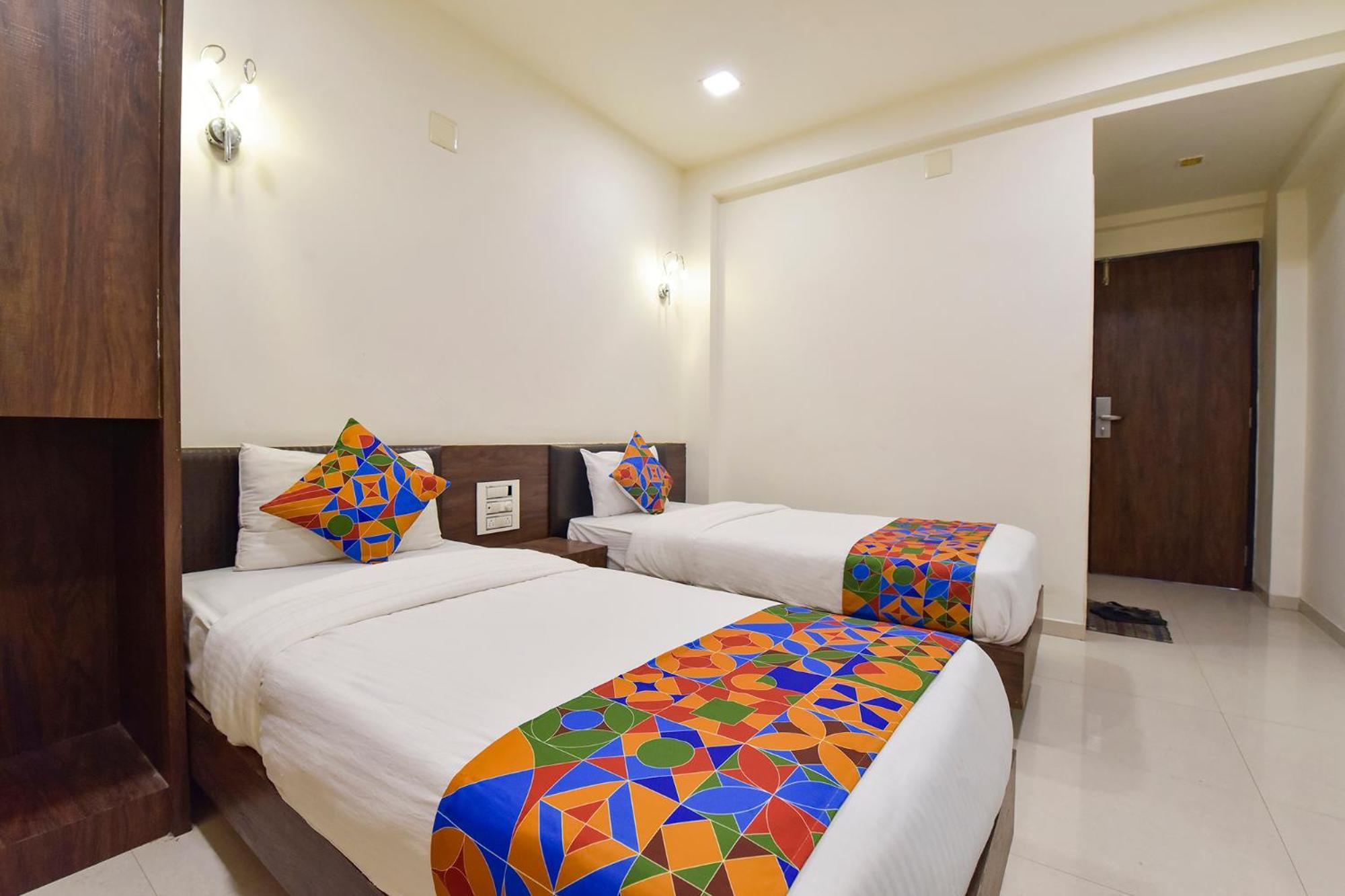 Fabhotel A1 Plaza Ahmedabad Exteriör bild