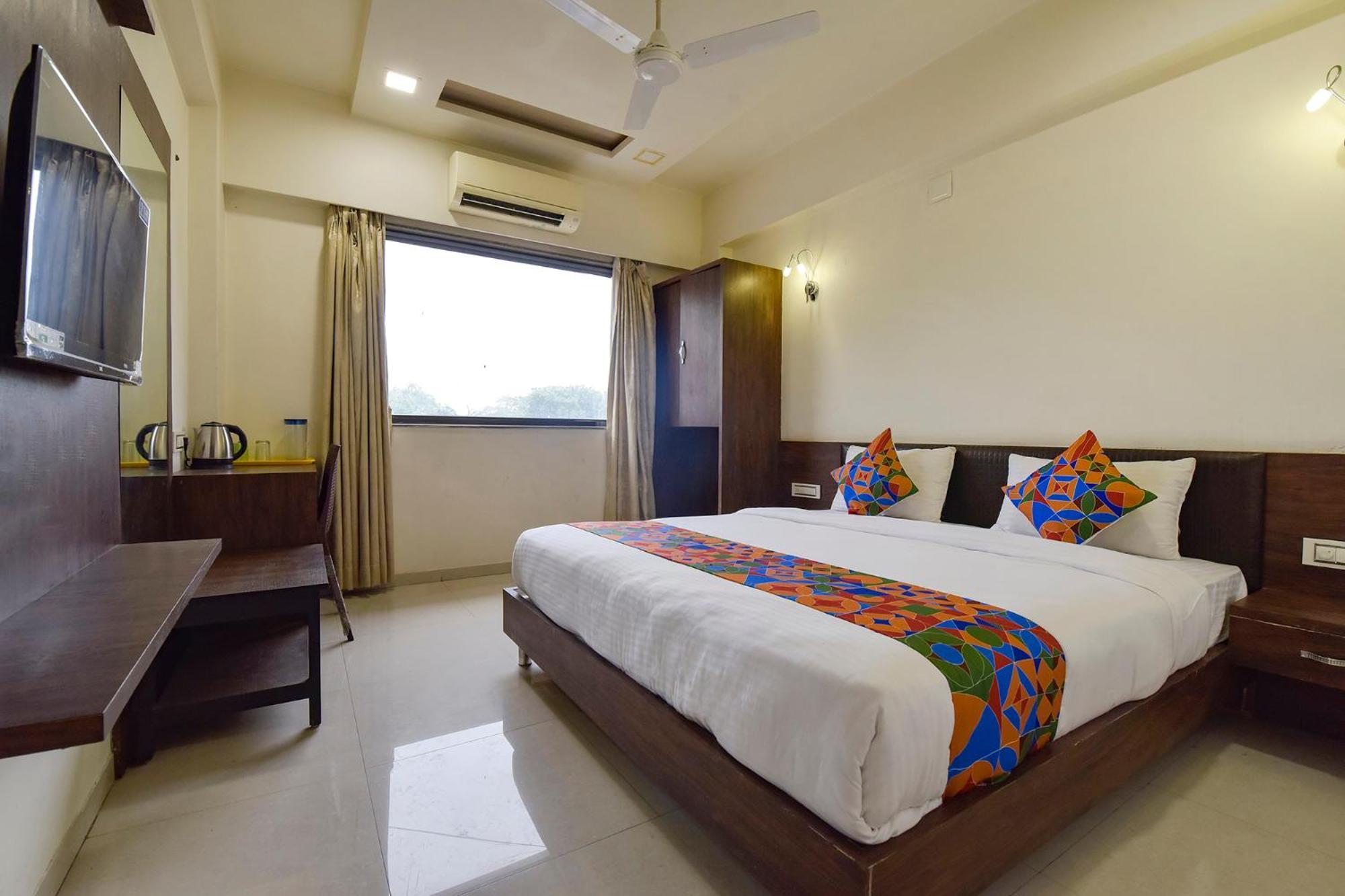 Fabhotel A1 Plaza Ahmedabad Exteriör bild