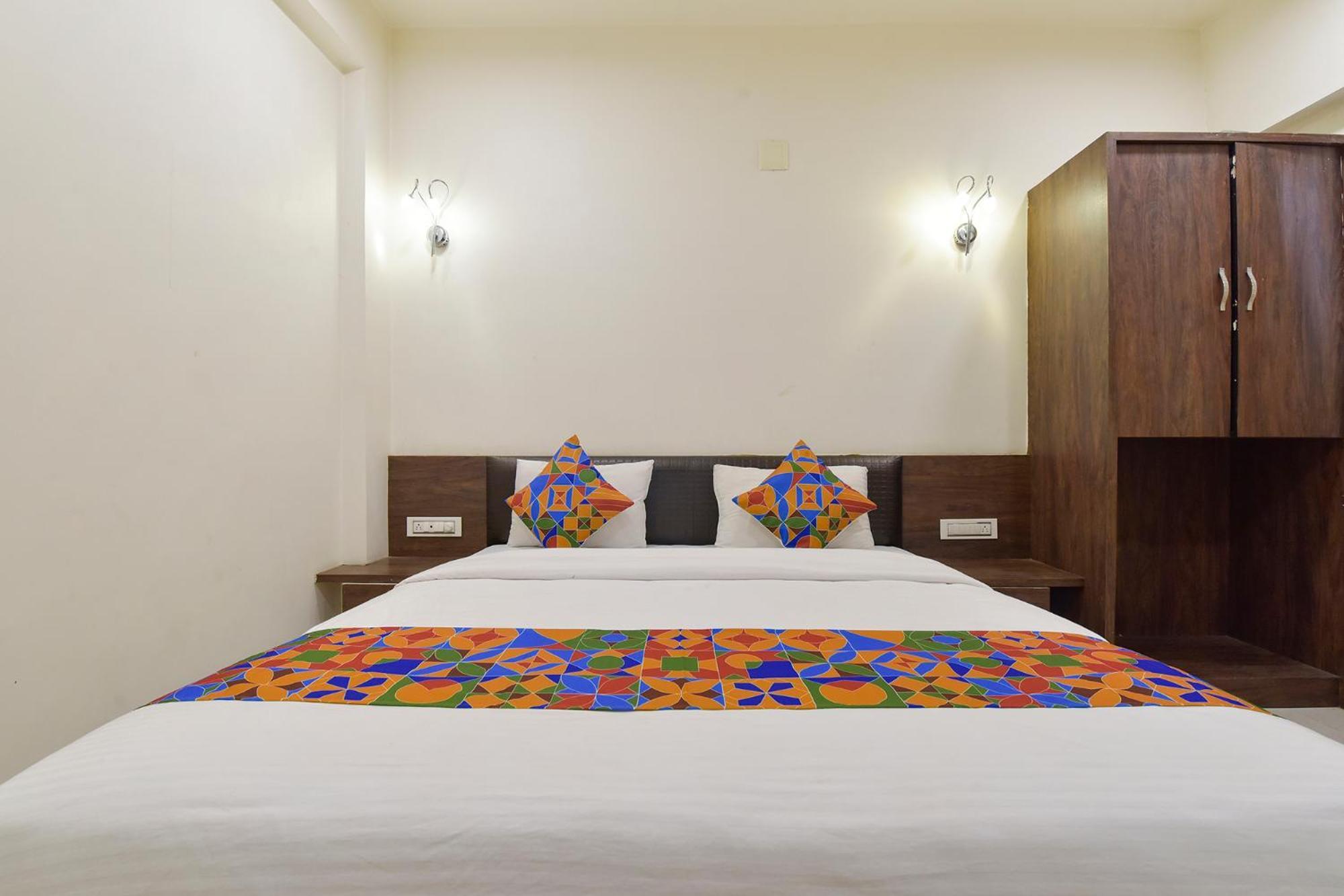 Fabhotel A1 Plaza Ahmedabad Exteriör bild