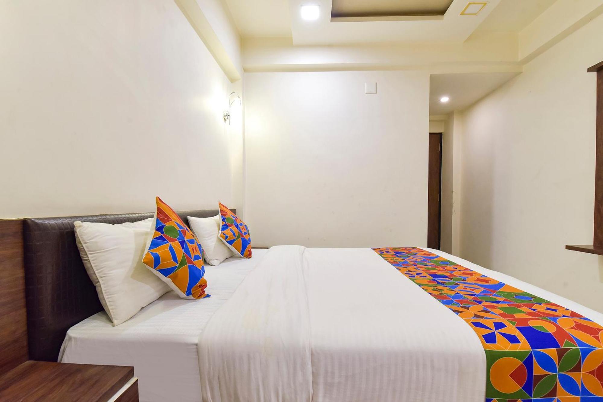 Fabhotel A1 Plaza Ahmedabad Exteriör bild
