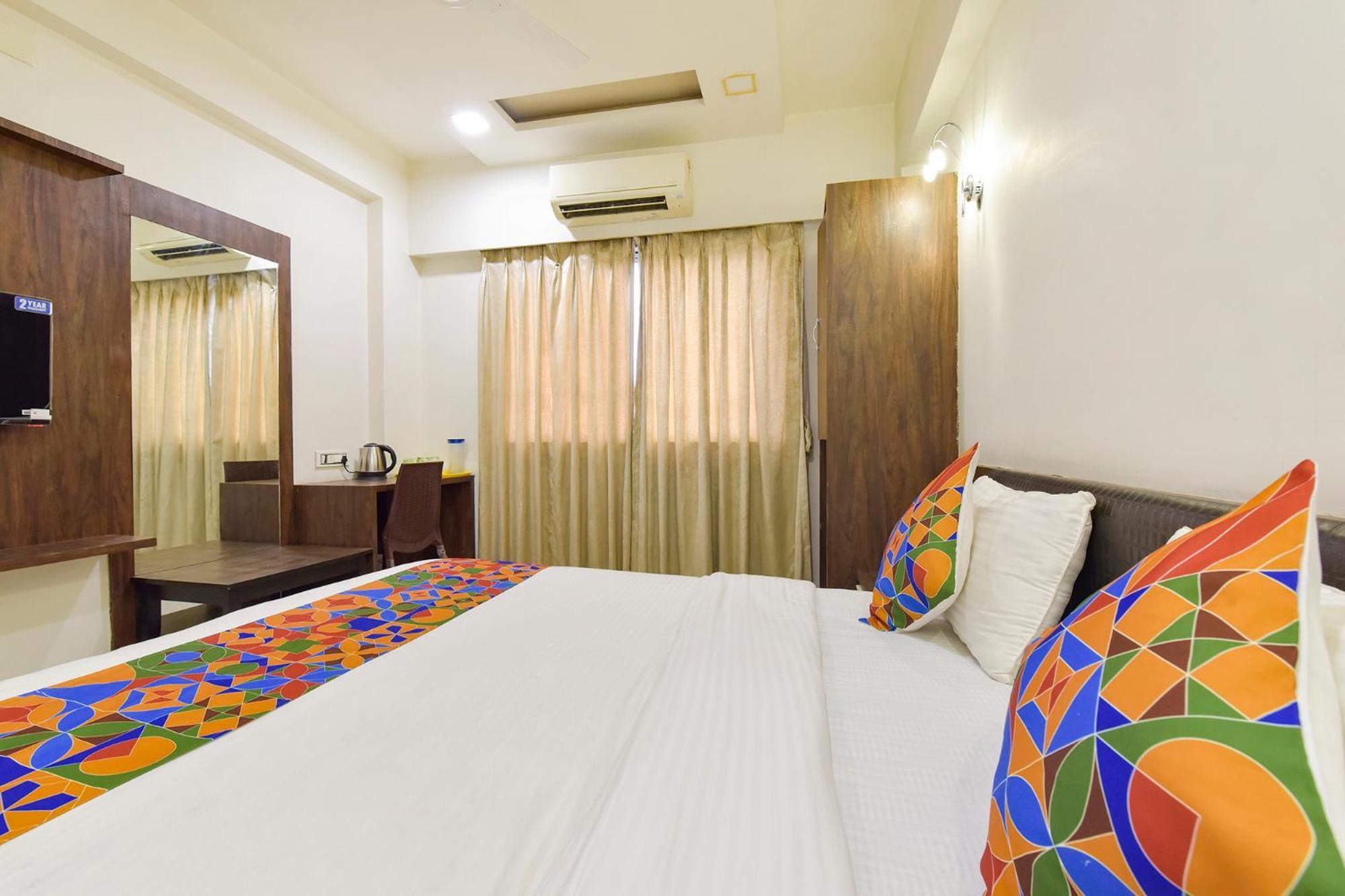 Fabhotel A1 Plaza Ahmedabad Exteriör bild