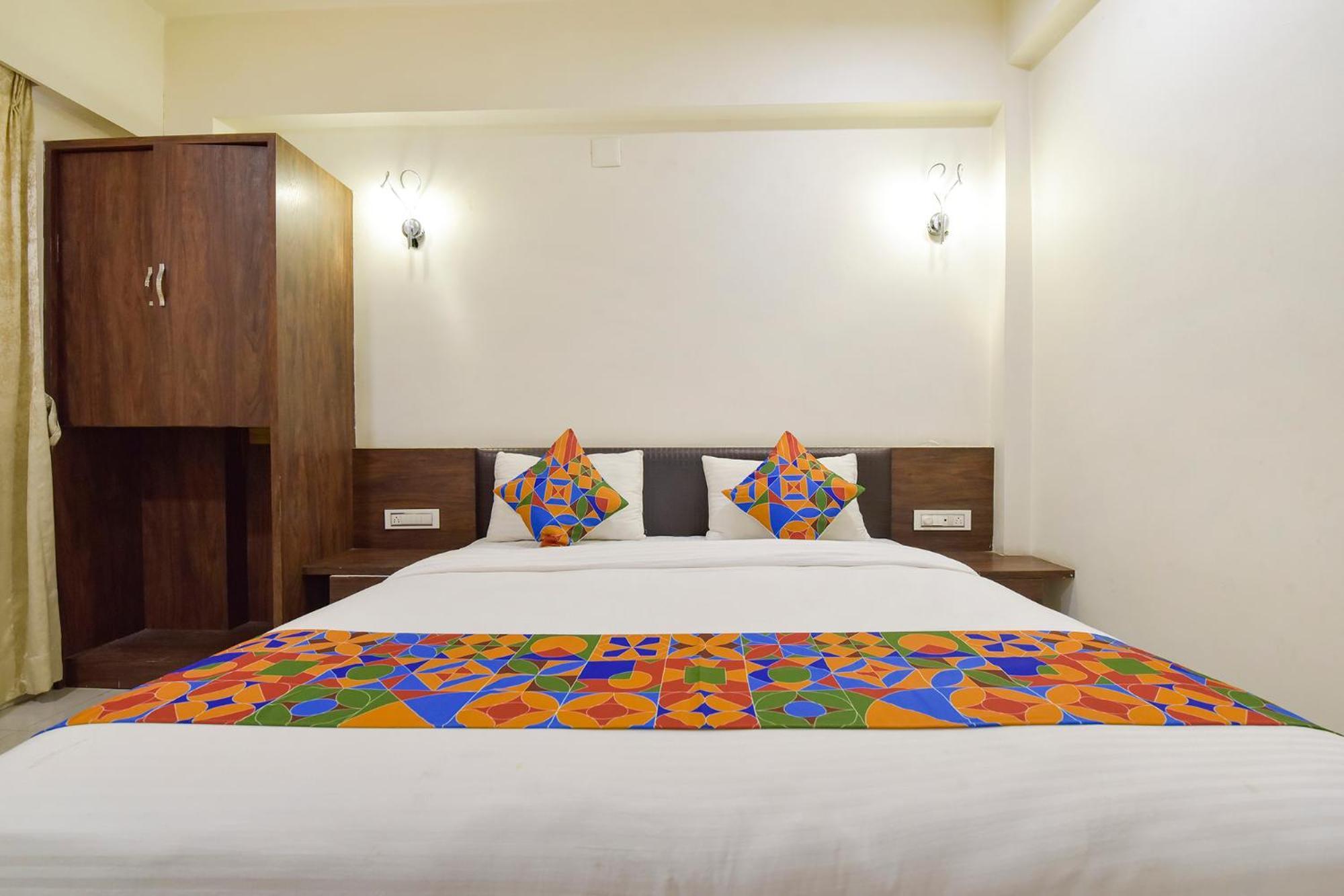 Fabhotel A1 Plaza Ahmedabad Exteriör bild